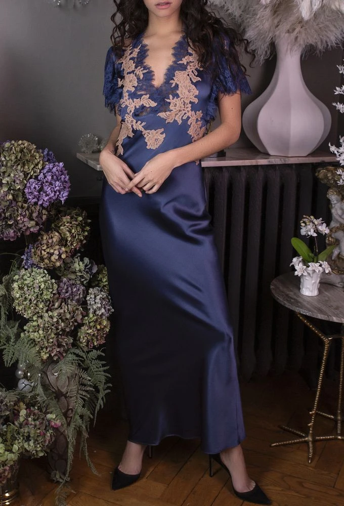 Stretchseide Nachtkleid Lang NINA Exklusiv Marjolaine 4 Stretchseide Nachtkleid Lang NINA Exklusiv Marjolaine – Bild 2