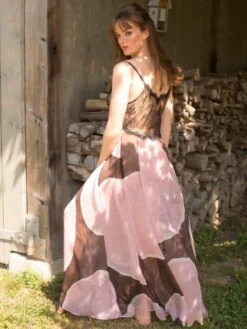 Langes Seidennachthemd MISHA Mit Spitze Von Marjolaine 8 Langes Seidennachthemd MISHA Mit Spitze Von Marjolaine -Meer Bekleidung kleid seide lang misha 2mis3001 rosa braun marjolaine