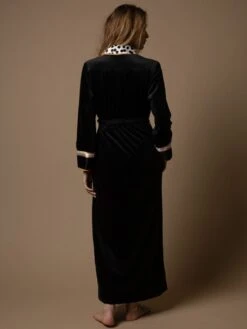 Samt Morgenmantel LUTHER Schwarz Gold Mit Seide Von Marjolaine -Meer Bekleidung mantel lang luther 5lut2201 schwarz weiss gold marjolaine 3