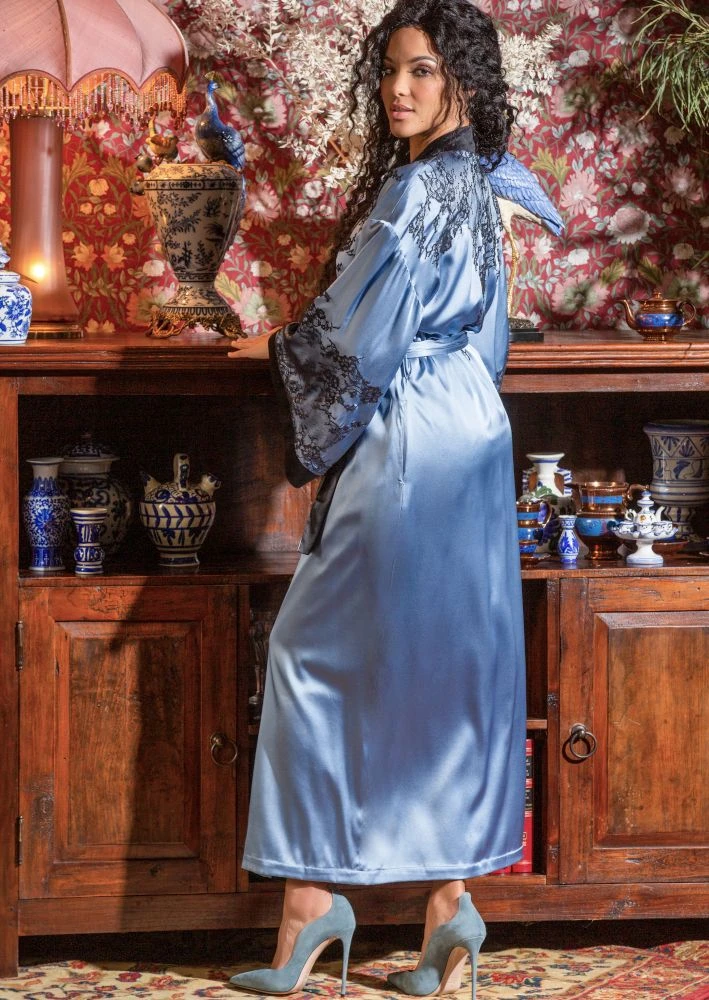 Samt Morgenmantel PIA Blau Schwarz Mit Seide Von Marjolaine 5 Samt Morgenmantel PIA Blau Schwarz Mit Seide Von Marjolaine – Bild 3