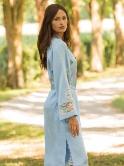 100% Seide Morgenmantel Lang MARJOLIE No. 6 Von Marjolaine -Meer Bekleidung morgenmantel lang seide 3mar2201 hellblau weiss marjolaine 2 7