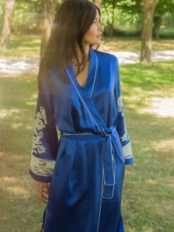 100% Seide Morgenmantel Lang MARJOLIE No. 6 Mit Spitze Marjolaine -Meer Bekleidung morgenmantel lang seide 3mar2201 royalblau weiss marjolaine