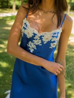 100% Seide Nachthemd MARJOLIE No. 1 Mit Spitze Marjolaine -Meer Bekleidung nachthemd seide 3mar0101 royalblau weiss marjolaine 3 6