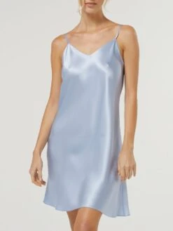 100% Seide Nachthemd CAROLINE Uni Von Vivis 26 100% Seide Nachthemd CAROLINE Uni Von Vivis -Meer Bekleidung nachthemd seide caroline v00003 sky hellblau vivis 2 1