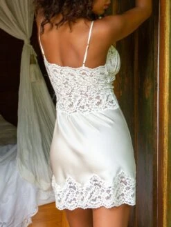 Stretchseide Negligé OKSO Naturweiss Von Marjolaine 9 Stretchseide Negligé OKSO Naturweiss Von Marjolaine -Meer Bekleidung nachthemd seide okso 8oks0101 naturweiss 0074 marjolaine