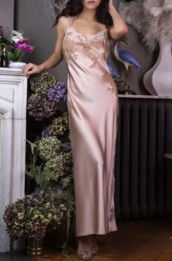 Stretchseide Neglige Lang NINA Marjolaine Lingerie 25 Stretchseide Neglige Lang NINA Marjolaine Lingerie -Meer Bekleidung nachtkleid lang nina boudoir nude 4nin3001 marjolaine 4