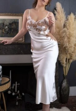 Stretchseide Neglige Lang NINA Marjolaine Lingerie 17 Stretchseide Neglige Lang NINA Marjolaine Lingerie -Meer Bekleidung nachtkleid lang nina naturel nude 4nin3001 marjolaine 4