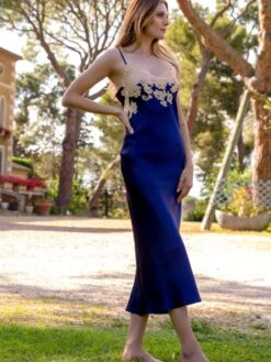 100% Seide Nachthemd Lang MARJOLIE No. 4 Von Marjolaine -Meer Bekleidung nachtkleid seide lang marjolie 3mar3001 dunkelblau 3665 marjolaine 3 1 1