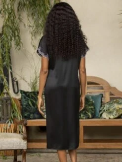 Stretchseide Nachtkleid REINE Lang Mit Spitze Von Marjolaine 15 Stretchseide Nachtkleid REINE Lang Mit Spitze Von Marjolaine -Meer Bekleidung nachtkleid stretchseide 4rei3401 0004noir reine marjolaine 2 7