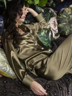 Seidenpyjama NOANE BICOLORE Von Marjolaine -Meer Bekleidung pyjama noane bicolor kaki naturel 4noa5502 marjolaine