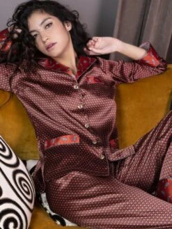 Seidenpyjama NOANE PRINT Ziegelrot-schwarz Von Marjolaine 8 Seidenpyjama NOANE PRINT Ziegelrot-schwarz Von Marjolaine -Meer Bekleidung pyjama noane print imp brique 4noa5501 marjolaine