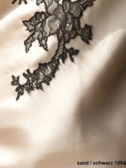 100% Seide Seidentop FLAVIA Mit Caudry Spitze Von Marjolaine -Meer Bekleidung seide baccarat sand schwarz 1804 marjolaine 1 2
