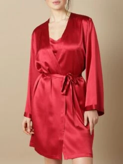 100% Seide Morgenmantel SOIE LASER Von Marjolaine 33 100% Seide Morgenmantel SOIE LASER Von Marjolaine -Meer Bekleidung seide morgenmantel laser rot soie unie marjolaine 2 9 1