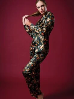 Seide Pyjama WINTER FLOWERS Grün-bunt Von Chiara Fiorini 9 Seide Pyjama WINTER FLOWERS Grün-bunt Von Chiara Fiorini -Meer Bekleidung seide pyjama cf100 schwarz floral chiara fiorini