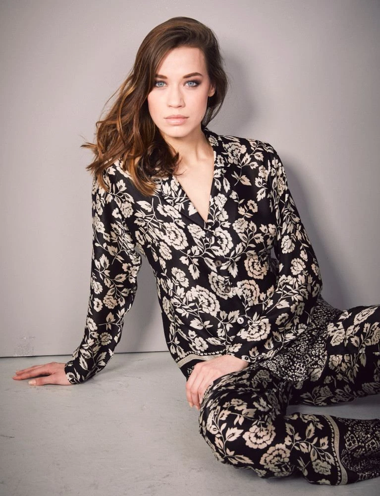 100% Seide Pyjama FLOWER Schwarz Gold Von Eva B. Bitzer 4 100% Seide Pyjama FLOWER Schwarz Gold Von Eva B. Bitzer – Bild 2