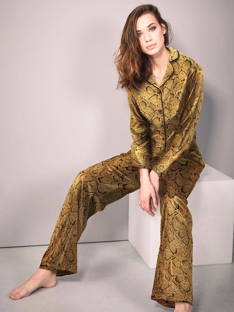 100% Seide Pyjama SERPENTE Cognac Von Eva B. Bitzer 5 100% Seide Pyjama SERPENTE Cognac Von Eva B. Bitzer – Bild 3