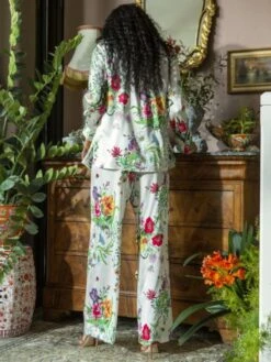 Seidenpyjama OMERINE Blumenmuster Von Marjolaine -Meer Bekleidung seidenpyjama omerine ome5501 weiss blumenmuster marjolaine