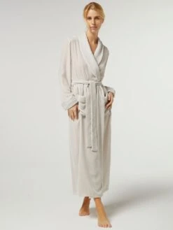 Seide-Viscose Samt Morgenmantel Lang DANIELA Elegant Von Vivis 24 Seide-Viscose Samt Morgenmantel Lang DANIELA Elegant Von Vivis -Meer Bekleidung seidensamt morgenmantel lang v00039 daniela silber vivis 2 1 1 1