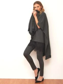 Cape / Stola KUSCHEL VISCOSE Dunkelgrau Von Chiara Fiorini -Meer Bekleidung viscose fleece cape cf1915 grau chiara fiorini